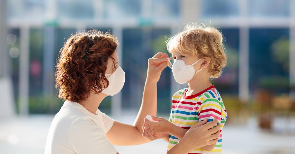 Czy dzieci powinny nosić maski ochronne?