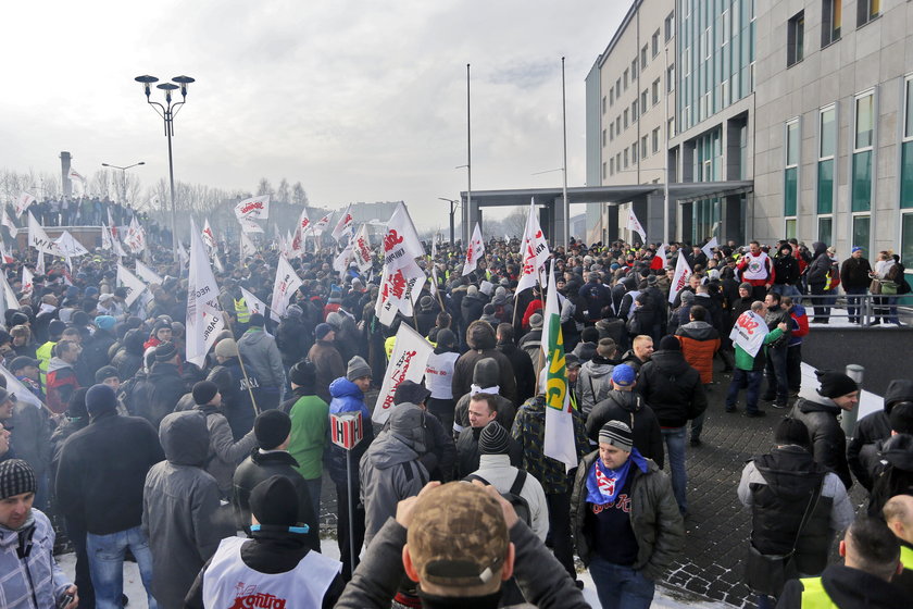 Jastrzębie-Zdrój. Zarzuty dla górników JSW po zadymach w lutym 2015 roku 