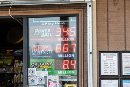 Co najmniej jedna wygrana w amerykańskiej loterii. Do wygrania było 1,6 mld dol.