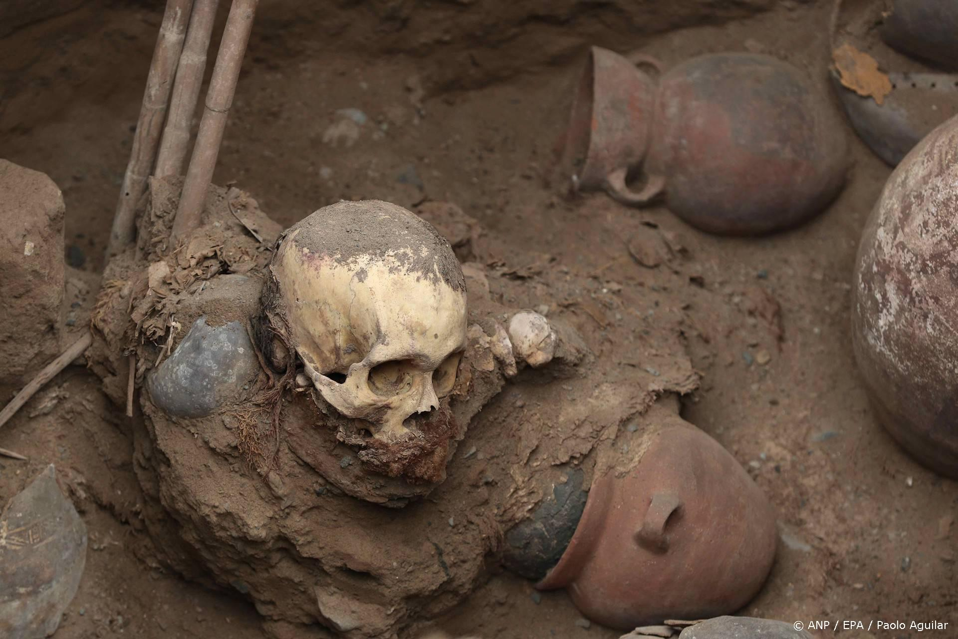 Arbeiders vinden 1000 jaar oude mummie in Lima Peru