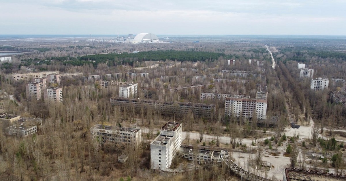 Russian troops who seized Chernobyl will soon suffer the effects of radiation exposure after digging trenches in the nuclear zone, Ukraine official says - Vimarsana News