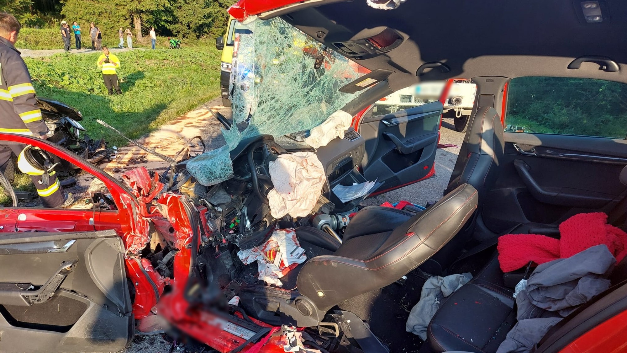K vážnej nehode došlo na ceste medzi obcami Oravská Lesná a Zákamenné.