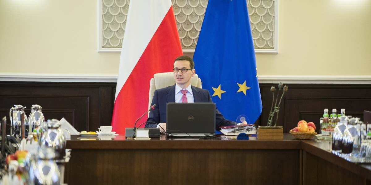 Niedługo będziemy pracować nad obniżką podatku PIT dla wszystkich Polaków do 17 proc. - powiedział poseł PiS Jarosław Krajewski.