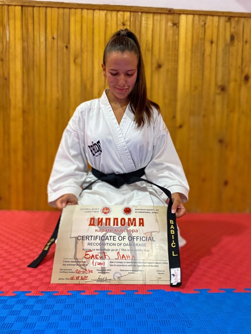 Lana ima crni pojas, prvi dan