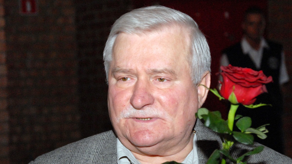 Edward Gierek uważał, że robienie z Lecha Wałęsy agenta SB w 1980 roku było prowokacją Stanisława Kani, który w tamtym czasie stał na czele PZPR - informuje serwis dziennik.pl.