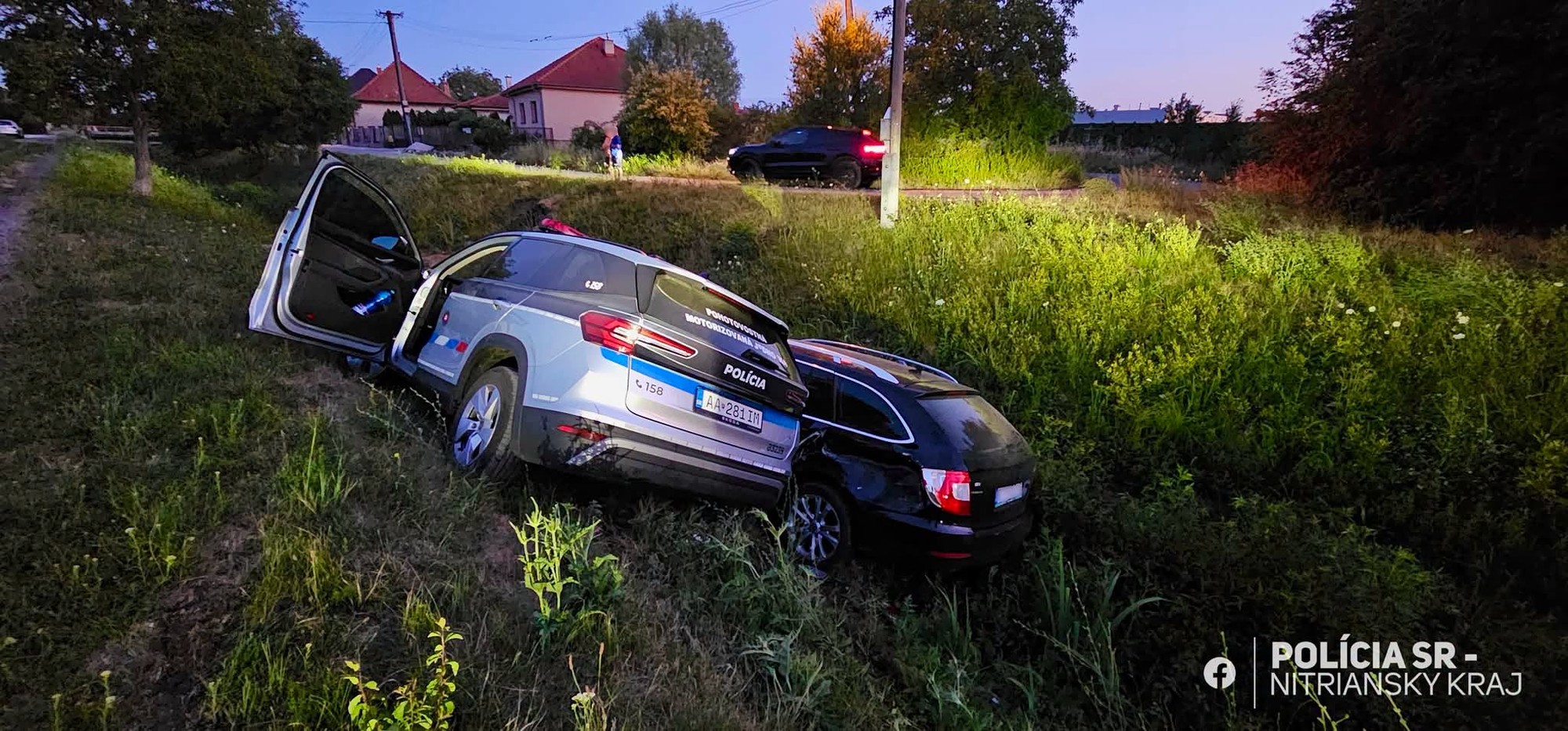 Policajná naháňačka v Nitre-Dražovciach sa skončila dopravnou nehodou.