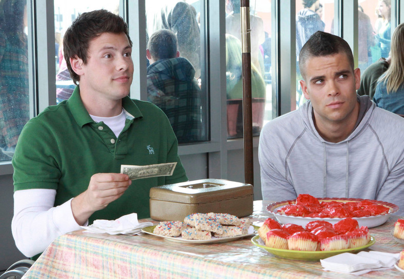 Cory Monteith jako Finn Hudson i Mark Salling jako Noah Puckerman w serialu "Glee"
