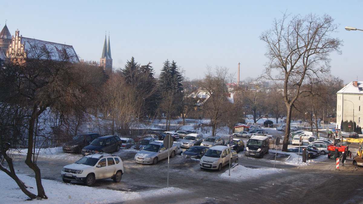 Olsztyński magistrat zaprasza mieszkańców na spotkanie otwarte dotyczące efektów ograniczenia parkowania na Starym Mieście. Urzędnicy chcą też poruszyć kwestię organizacji ruchu podczas planowanej przebudowy ulicy Pieniężnego.
