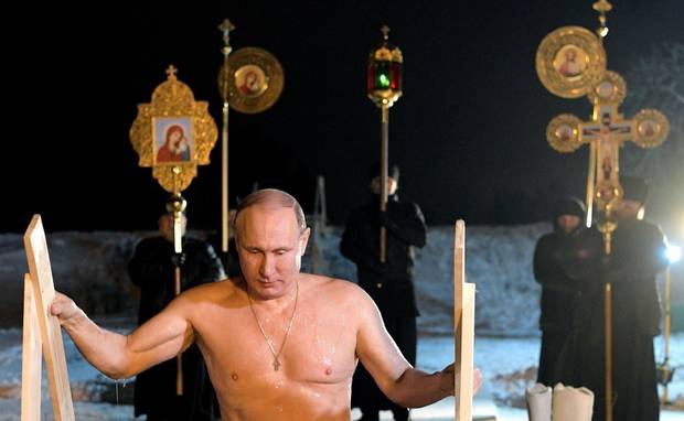 Putin tradicionalno pliva za Bogojavljenski krst