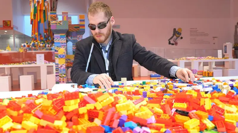 Matthew Shifrin w Muzeum Lego w Danii