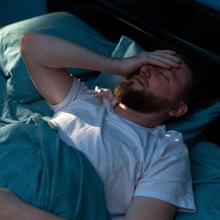 Sokat szorong éjszakánként? Hasznos tanácsok, hogyan küzdheti le