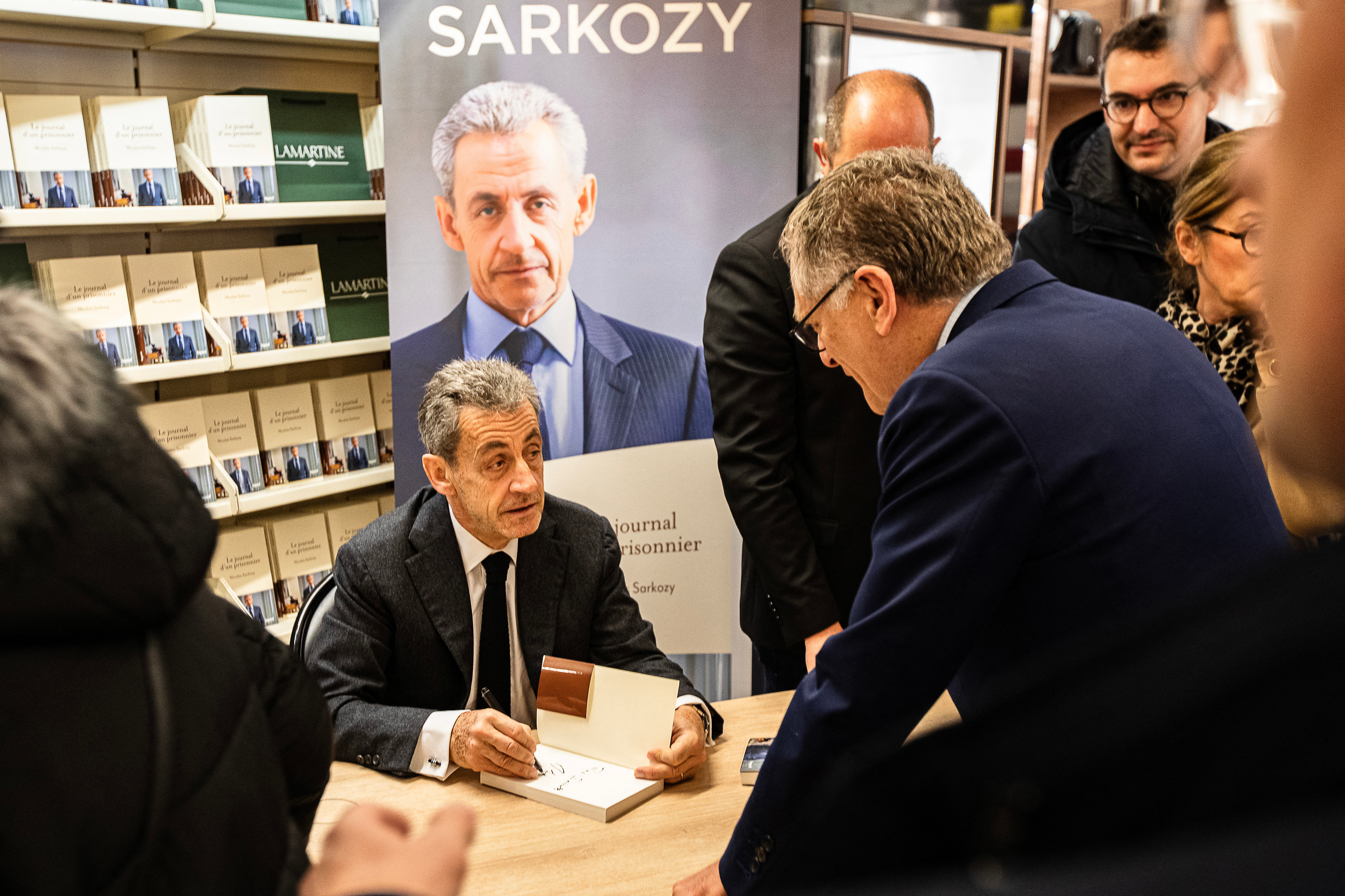 Journal de prison de Sarkozy: près de 100 000 ventes en une semaine