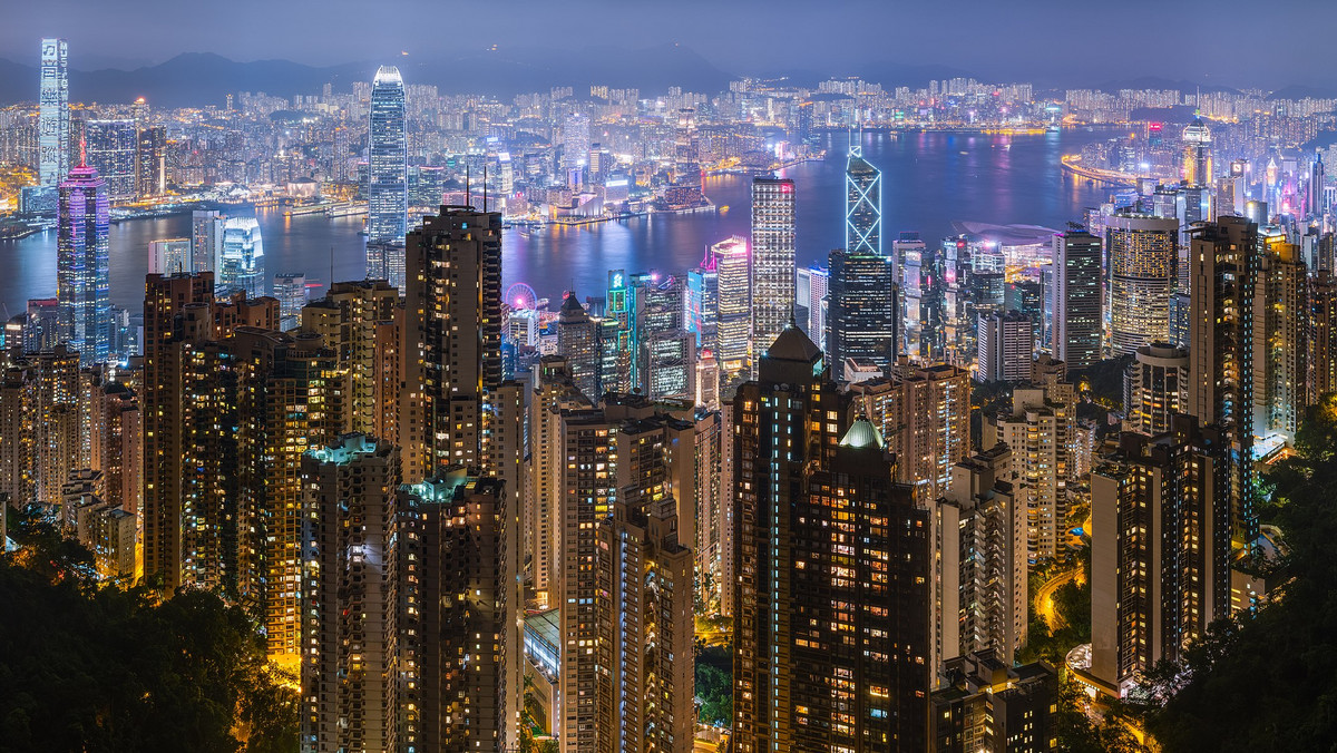 Najdroższe miejsce parkingowe na świecie znajduje się w Hongkongu, przed biurowcem The Center w centrum Hongkongu.