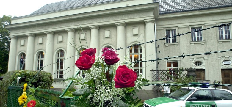 Atak na synagogę w Berlinie, ślady po kulach na drzwiach Domu Rabina w Essen