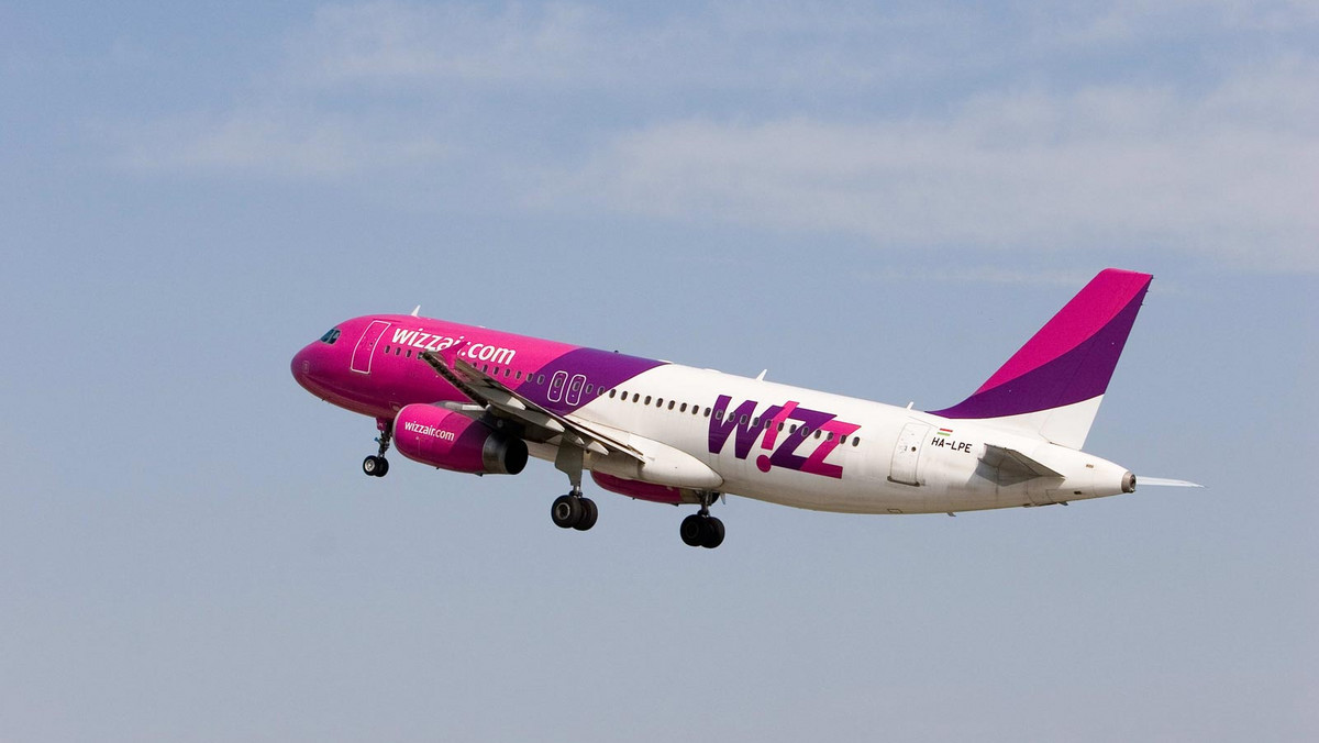 Wizz Air ogłasza jednodniową, 20-procentową obniżkę cen biletów pod hasłem "Pożegnanie lata". Dotyczyć ona będzie wszystkich lotów spośród 95 destynacji dostępnych w siatce połączeń Wizz Air, które zostaną zarezerwowane 25 września do północy.