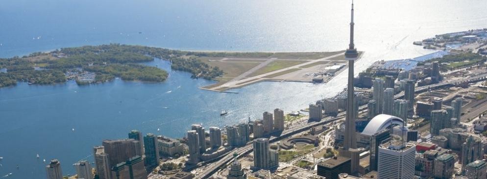 1.	Kanada. Według danych za 2012 rok, użytkownicy sieci komórkowych w Kanadzie mogli korzystać z najszybszego transferu danych na świecie – wynosił on średnio 4,529 Mb/s. Oznacza to, że pobranie 50 MB muzyki przez internet mobilny zajmowało około 2 minuty. Cisco prognozuje, że w 2017 roku prędkość mobilnej transmisji danych w Kanadzie podskoczy do 14,585 Mb/s. Kanada będzie jednak musiała ustąpić miejsca Korei Południowej, która według szacunków analityków, za 4 lata zajmie fotel lidera zestawienia (prognozowana prędkość przesyłu danych - 17,334 Mb/s). Na zdjęciu Toronto, Kanada.