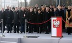 Macierewicz stanął bardzo daleko od Dudy. Znamy powód