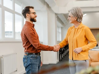 Zetki przychodzą na rozmowę o pracę z mamusią