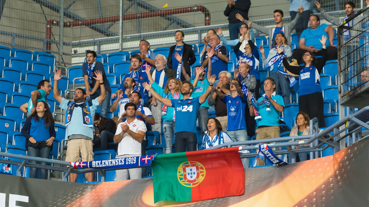 Portugalskie media oceniają, że piłkarski zespół Belenenses odbudował się w Poznaniu po piątkowej porażce ligowej z Benfiką, ale jednocześnie wskazują, że bezbramkowy remis z potencjalnie najsłabszym w grupie I Ligi Europejskiej Lechem może utrudnić awans.