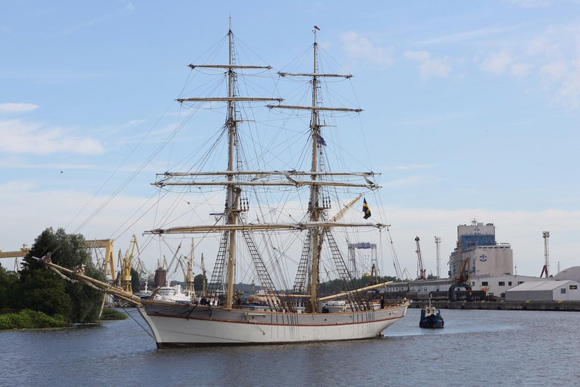 Majestatyczny Tre Kronor of Stockholm zacumował niemal na samym końcu Łasztowni.