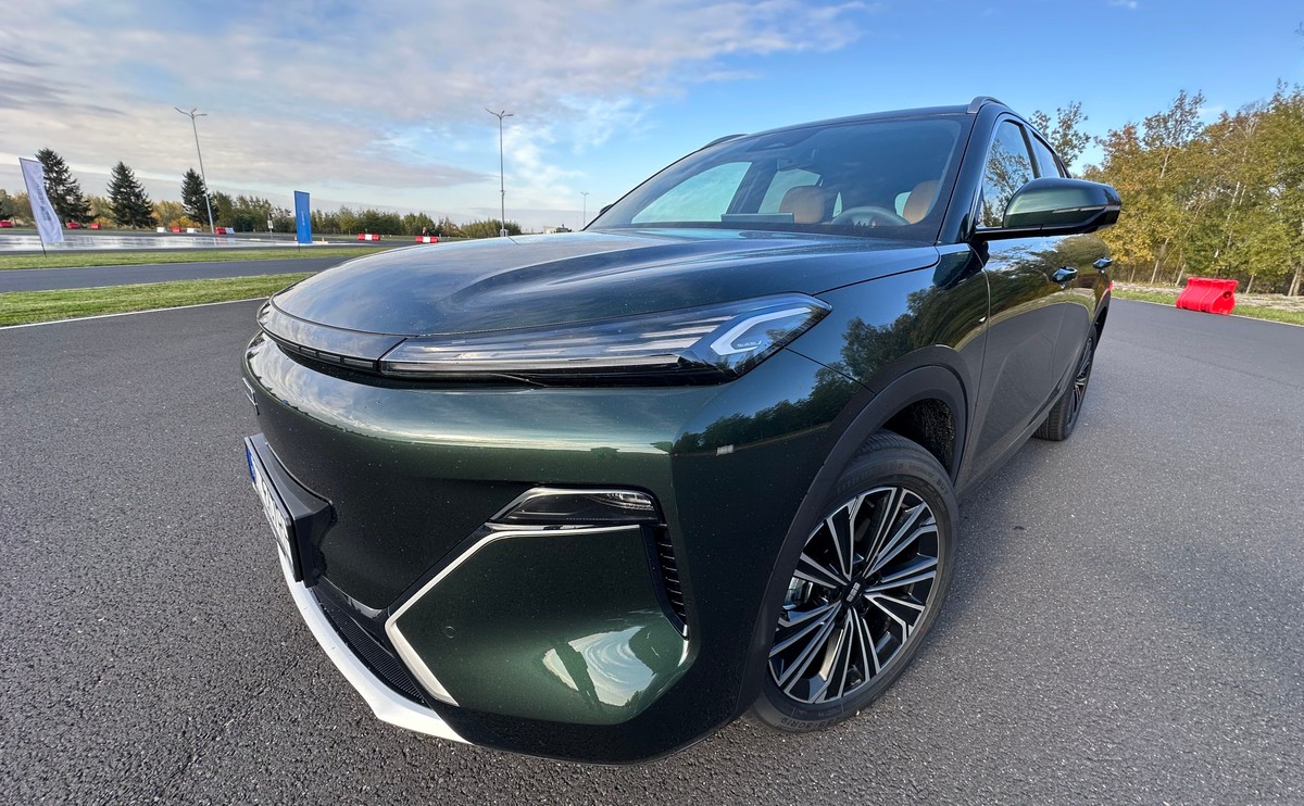 Geely Starray EM-i to nowy SUV z napędem hybrydowym o mocy 263 KM