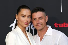 UDALA SE ADRIJANA LIMA! Slavna Brazilka objavila PREDIVNU VEST, sija burma na njenoj ruci i od sada se OVAKO PREZIVA