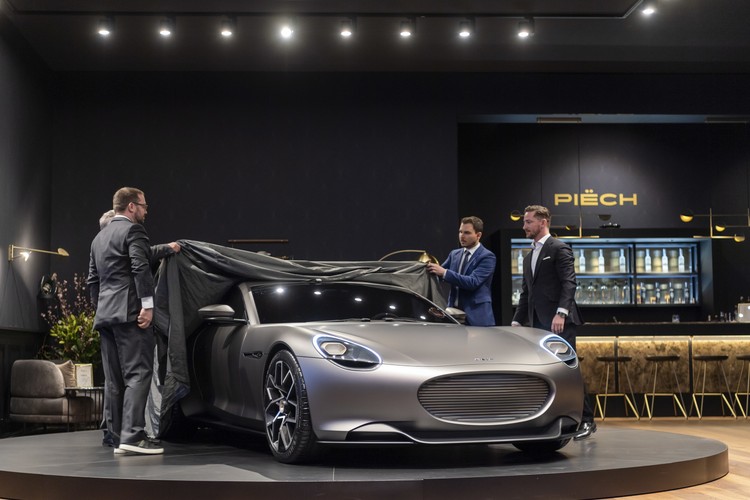 Nowy elektryczny samochód Piech Mark Zero szwajcarskiej firmy Piech Automotive AG został zaprezentowany dziennikarzom podczas pierwszego dnia na 89. Międzynarodowym Salonie Samochodowym w Genewie.<br>
Mark Zero to pierwszy elektryczny model koncernu Piech Automotive.