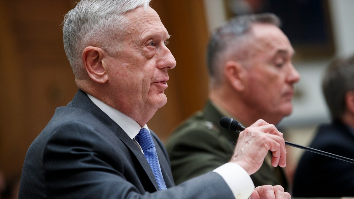 Minister obrony USA Jim Mattis oświadczył, że w ostatnich dwóch tygodniach do Syrii wysłani zostali żołnierze francuskich sił specjalnych. Mówił, że możliwe jest, iż Stany Zjednoczone mogłyby żałować ewentualnego wycofania sił z Syrii.