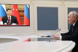 Wladimir Putin podczas wideokonferencji z Xi Jinpingiem