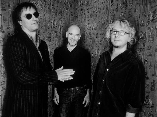 R.E.M. z okresu 'Reveal' (2001)