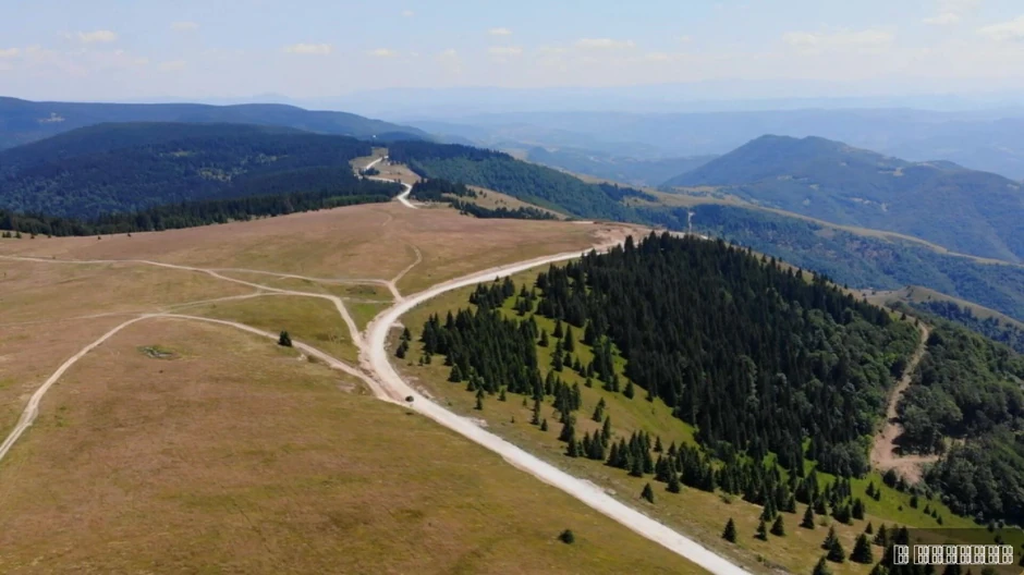 Bez motike, ašova, krampa, budaka i žuljevitih ruku, dron simboličnog imena „Aligator” zasejao je za tili čas padinu
