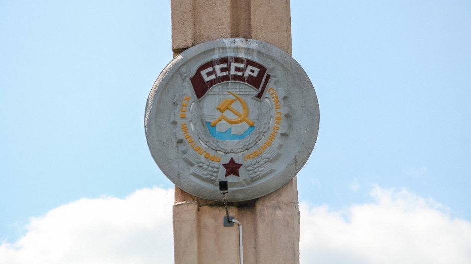 Znak graniczny z czasów Związku Radzieckiego widoczny nieopodal Grodna (zdjęcie ilustracyjne)