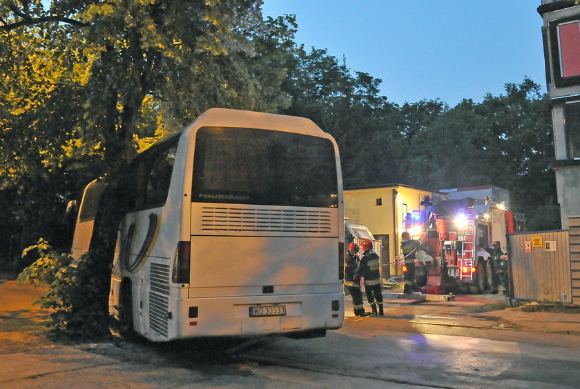 Autobus zaklinował się na ul. Haffnera 