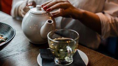 Herbata z prażonym ryżem króluje w Azji. Poznajcie popcorn tea