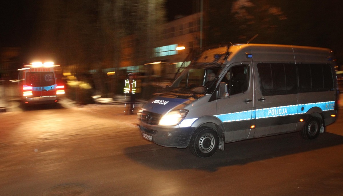 Tajemnicza śmierć w Legnicy. W otwartym mieszkaniu znalazł zwłoki dwójki sąsiadów