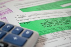 Rozłożenie na raty należności podatkowych. Kiedy i jak się o nie ubiegać?