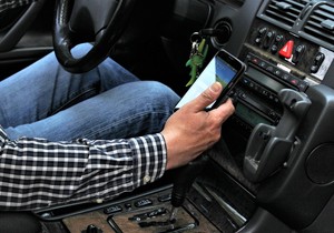 Idealno mesto za telefon u kolima na +40