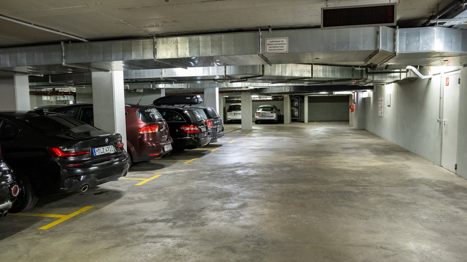 Nowe przepisy o miejscach parkingowych blokują inwestycje. Do Sejmu trafił projekt, który likwiduje bariery dla deweloperów