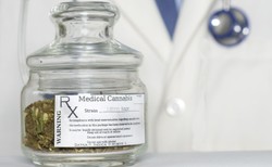 Lekarz z CZD leczył dzieci marihuaną. Prokuratura umorzyła śledztwo: Nie naraził na ryzyko utraty życia lub zdrowia