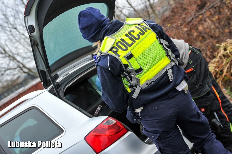 Policja kontroluje kierowców