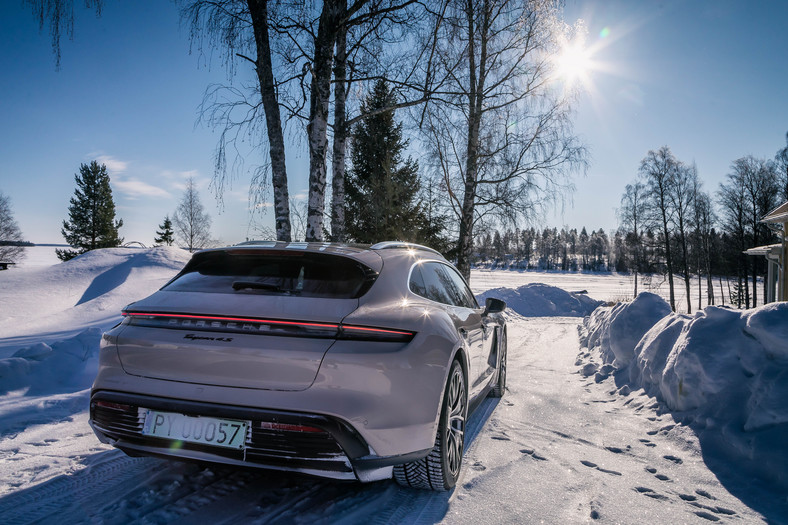 Porsche Taycan na wyprawie zimowej w Finlandii