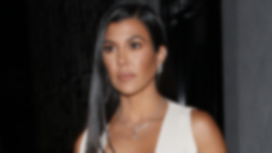 Ten dekolt rozpala zmysły. Kourtney Kardashian dała czadu!