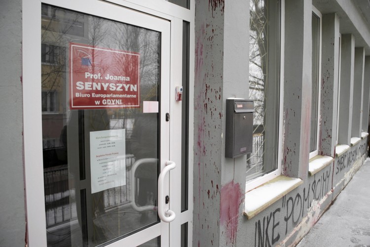 Zniszczone biuro Joanny Senyszyn