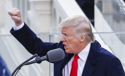 Donald Trump nowym prezydentem USA. Uroczystość w cieniu ulicznych protestów