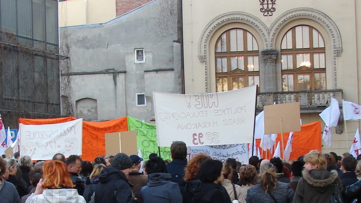 O odrzucenie zmian w Prawie o zgromadzeniach, które - ich zdaniem - ograniczają wolności obywatelskie, zwróciło się do Senatu 77 organizacji pozarządowych. Te same organizacje zaapelowały do prezydenta o zawetowanie nowelizacji, jeśli parlament ją przyjmie.