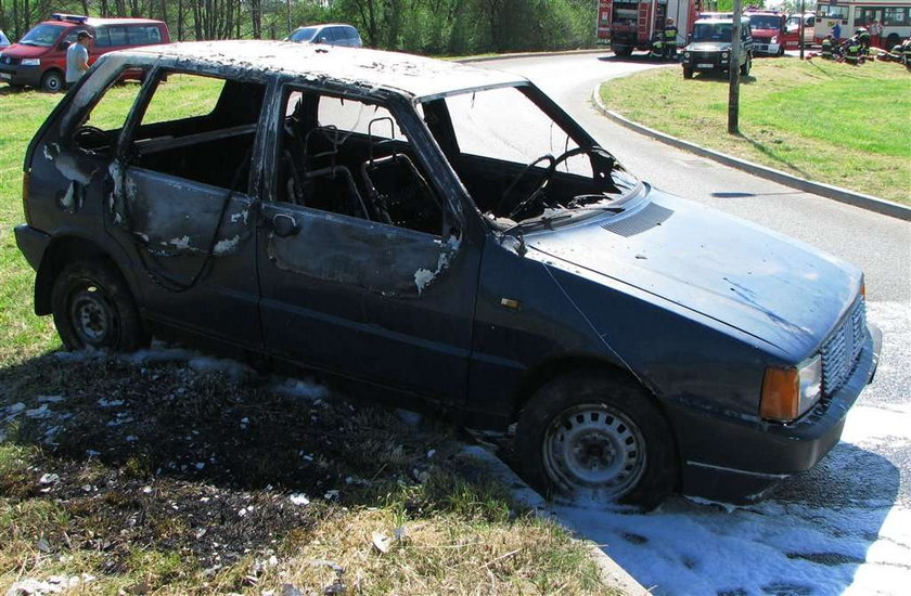 Spłonęło auto z 2-latkiem w środku. Malec walczy o życie