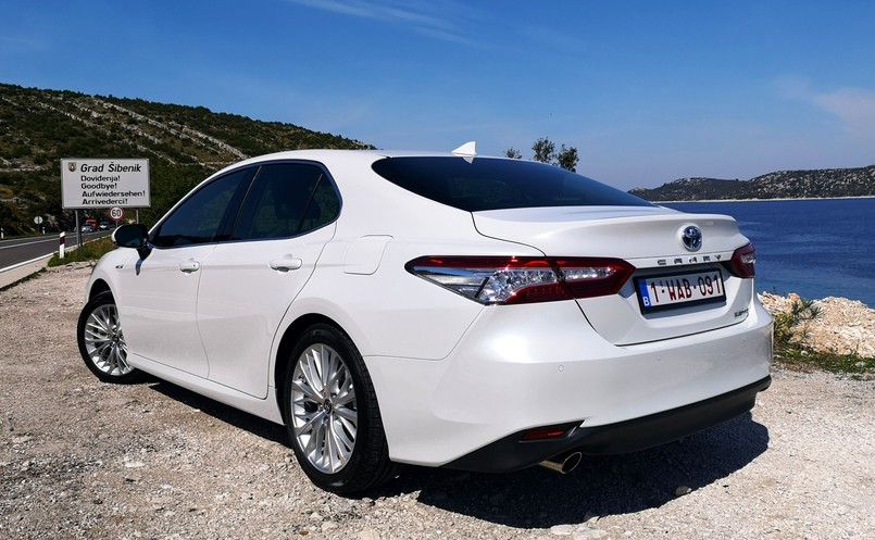 Toyota Camry 2.5 Hybrid e-CVT Executive