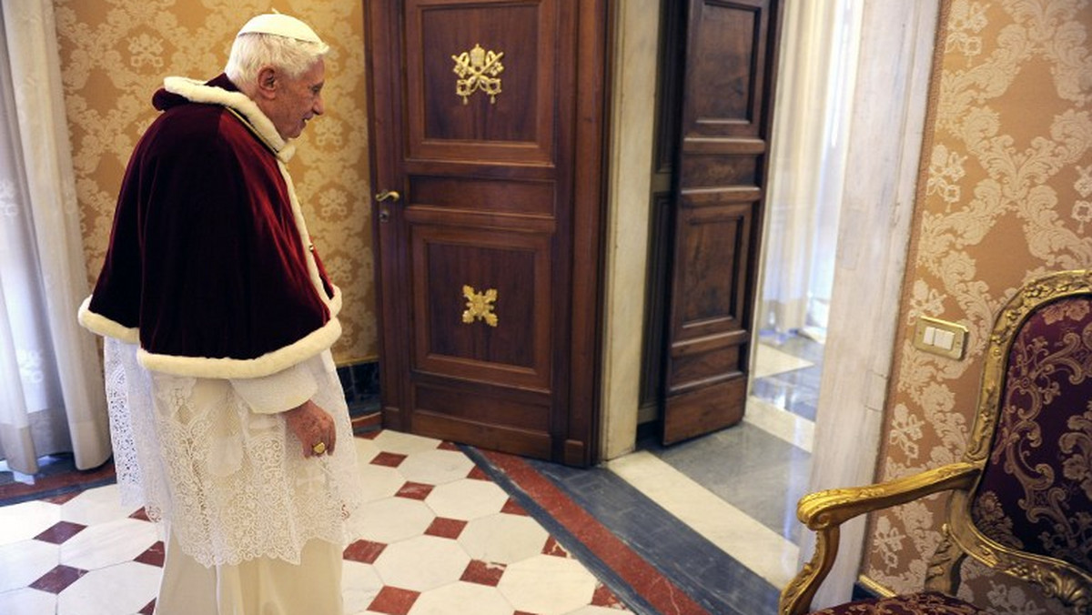 Po abdykacji 28 lutego Benedykt XVI będzie przebywać w Castel Gandolfo przez dwa miesiące, a więc do końca kwietnia, a następnie powróci do Watykanu - powiedział watykański rzecznik ksiądz Federico Lombardi.