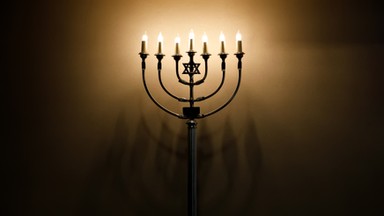 Menora – żydowski symbol judaizmu. Historia, symbolika i znaczenie