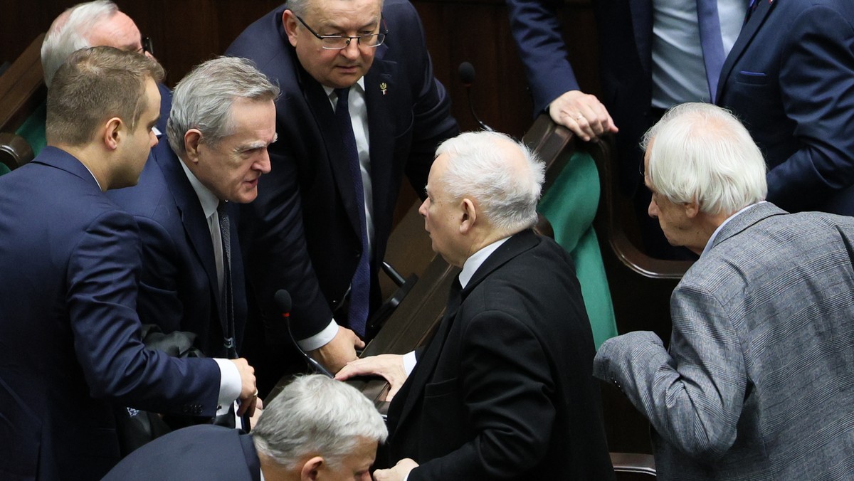 Jarosław Kaczyński z posłami PiS